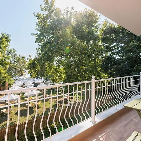Kyma - Beachfront Апарт-отель Palioura